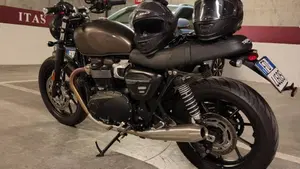 Triumph Speed Twin 900 Chrome Edition (2023)  (9)