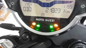 Moto Guzzi V7 Stone (2021 - 24)  (2)