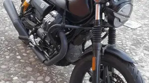 Moto Guzzi V7 Stone (2021 - 24)  (4)