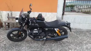 Moto Guzzi V7 Stone (2021 - 24)  (5)