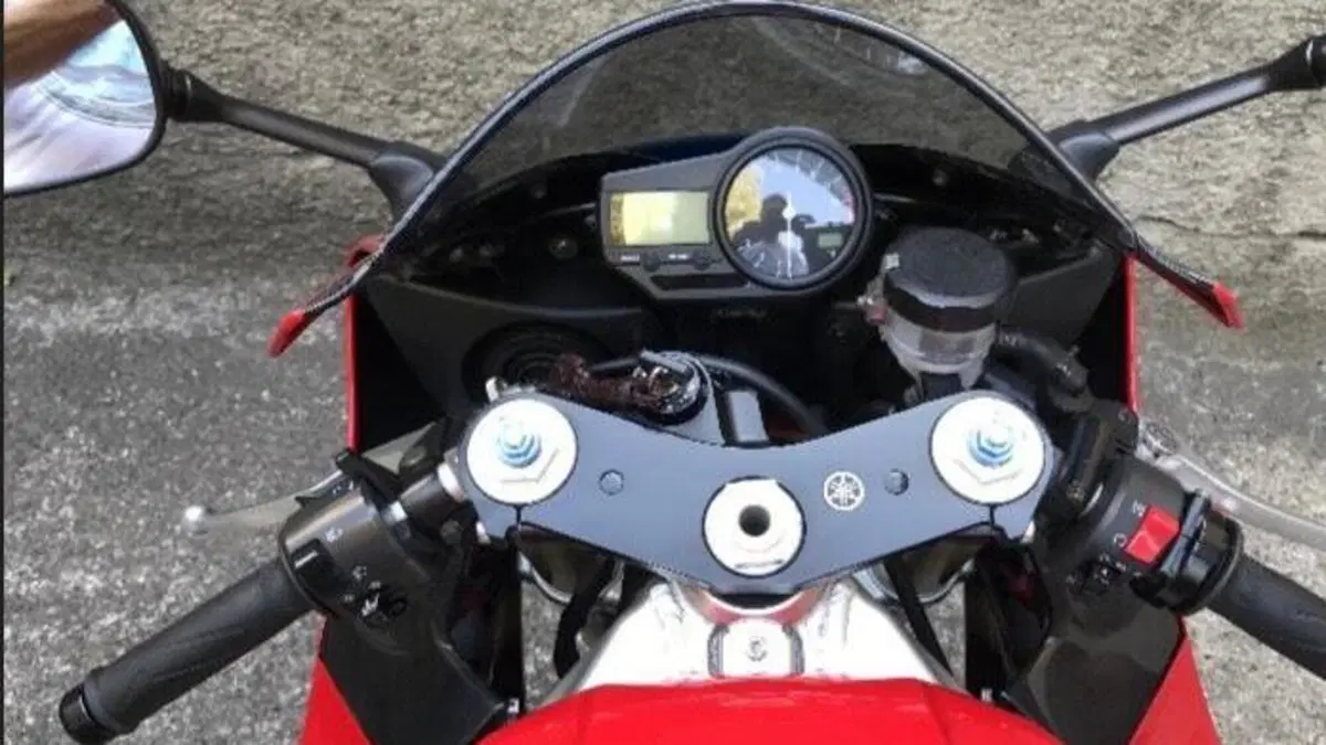 Yamaha YZF R1 (2000 - 01) 
