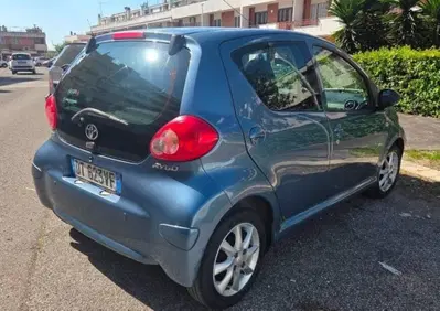 Toyota Aygo 1.0 12V VVT-i 5 porte (2)