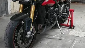 Triumph Speed Triple 1050 R ABS (2016 - 17) 