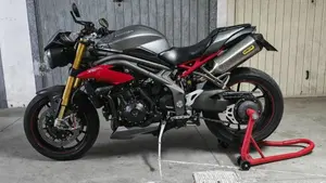 Triumph Speed Triple 1050 R ABS (2016 - 17)  (2)