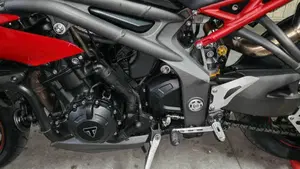 Triumph Speed Triple 1050 R ABS (2016 - 17)  (9)