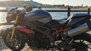 Triumph Speed Triple 1050 R ABS (2016 - 17)  (10)