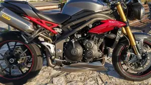 Triumph Speed Triple 1050 R ABS (2016 - 17)  (12)