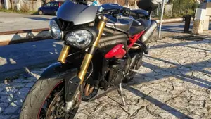 Triumph Speed Triple 1050 R ABS (2016 - 17)  (17)