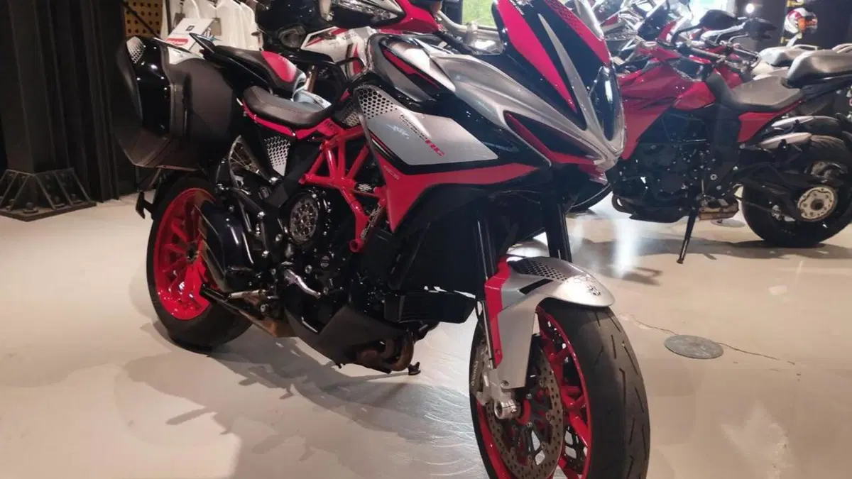 MV Agusta Turismo Veloce 800 RC SCS (2021 - 22)  (2)