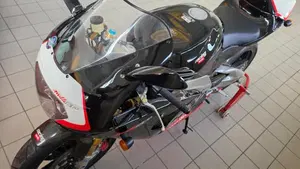 Aprilia RSV 1000 (1998 - 99)  (2)