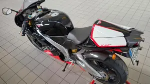 Aprilia RSV 1000 (1998 - 99)  (4)