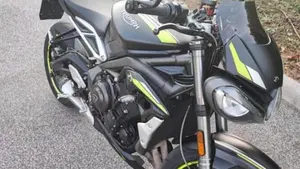 Triumph Street Triple RS (2020 - 22)  (3)