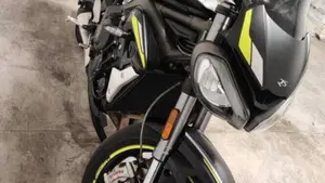 Triumph Street Triple RS (2020 - 22)  (8)
