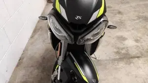 Triumph Street Triple RS (2020 - 22)  (12)