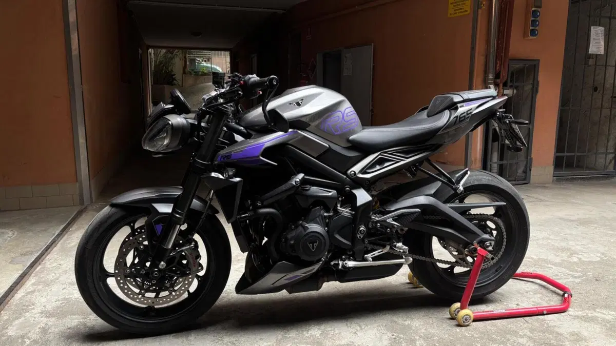 Triumph Street Triple 765 RS (2023 - 26)  (2)