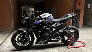 Triumph Street Triple 765 RS (2023 - 26)  (2)