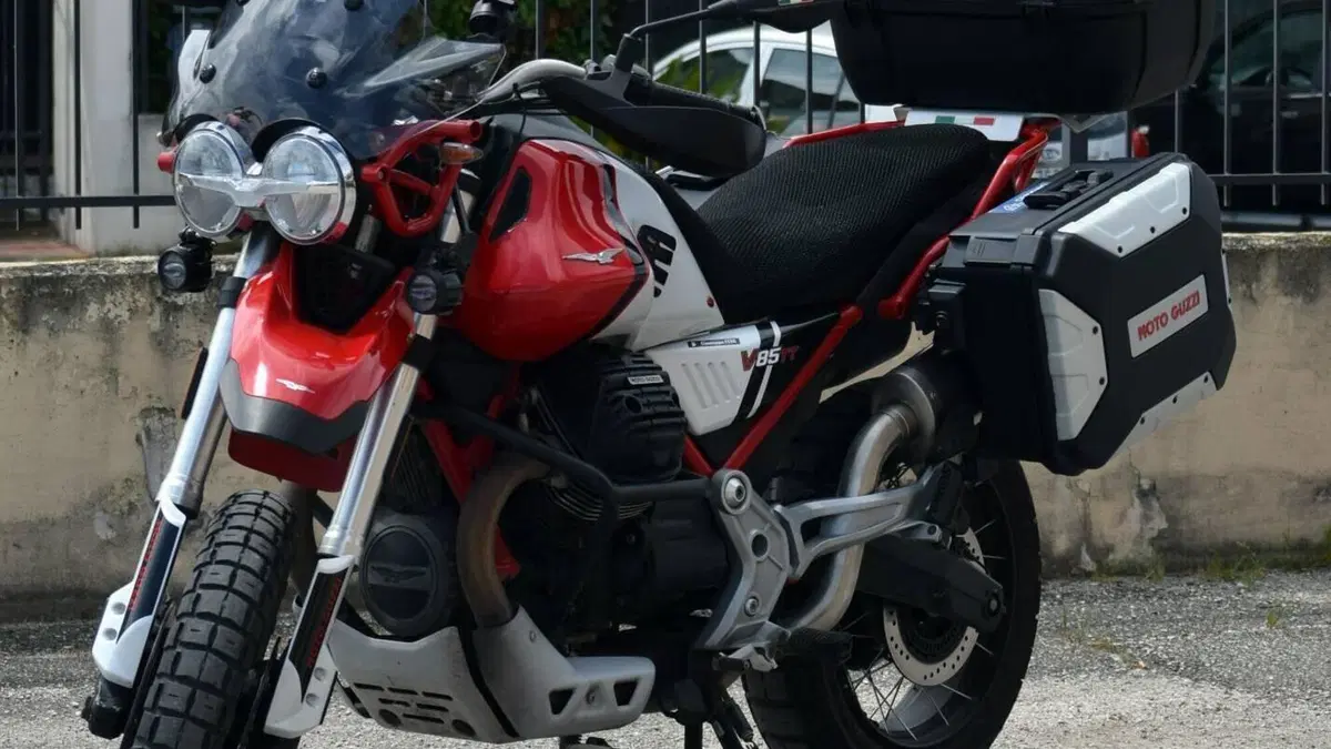 Moto Guzzi V85 TT Travel (2021 - 23) 