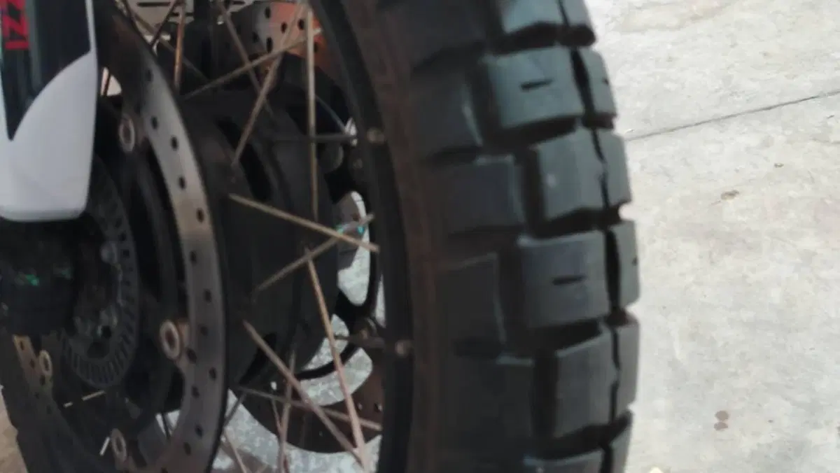 Moto Guzzi V85 TT Travel (2021 - 23)  (9)