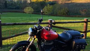 Royal Enfield Meteor 350 (2021 - 26)  (2)