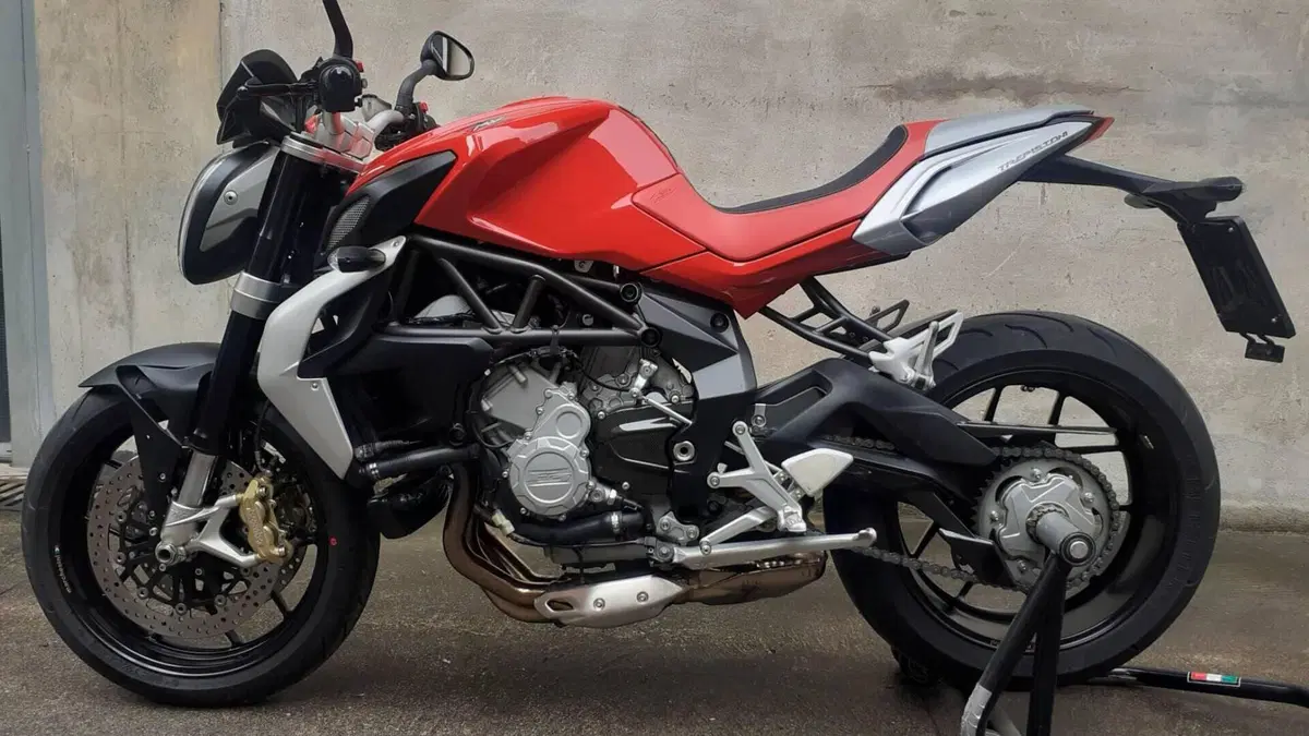 MV Agusta Brutale 675 (2011 - 15)  (2)