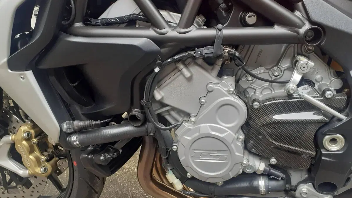 MV Agusta Brutale 675 (2011 - 15)  (6)