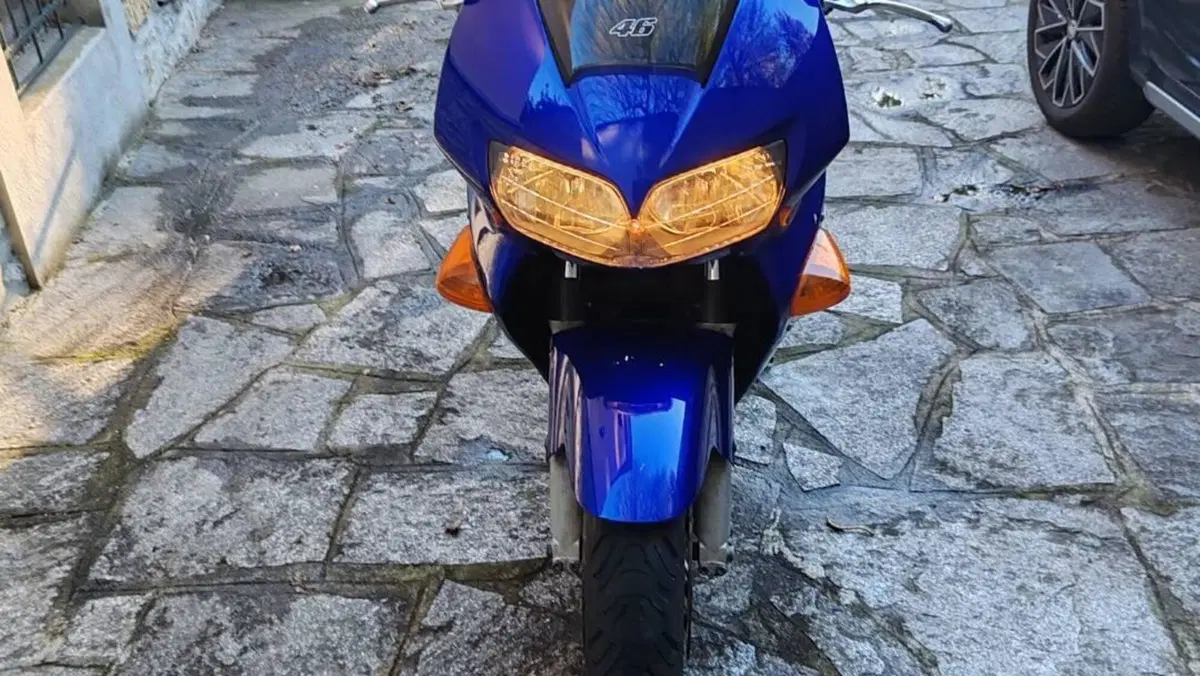 Honda VFR 800 (1998 - 01)  (4)