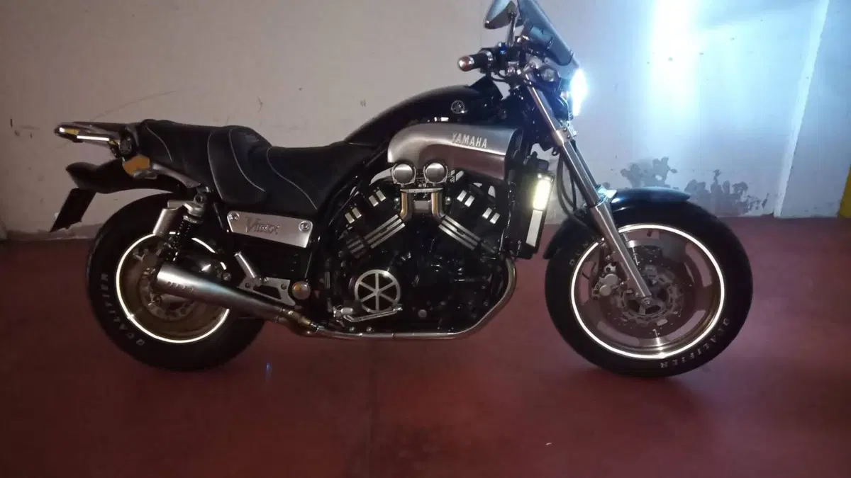Yamaha V-Max 1200  (4)