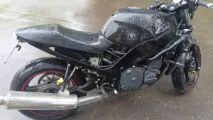 Suzuki RF 600 R  (4)