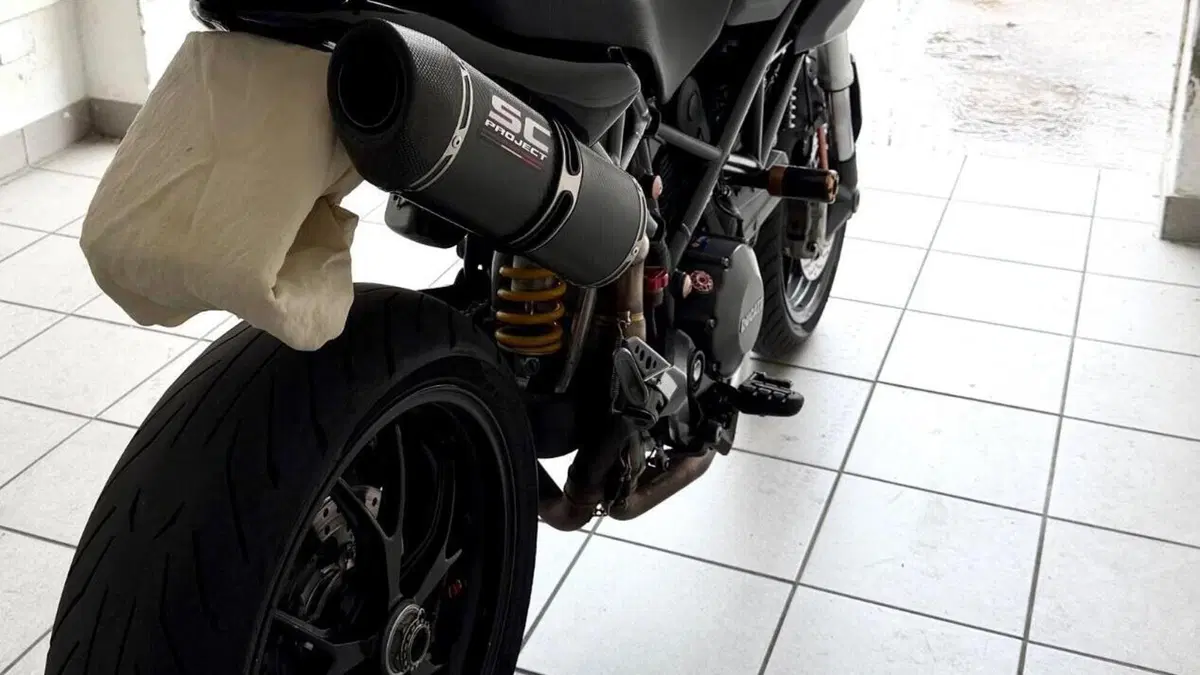 Ducati Hypermotard 796 (2012)  (2)