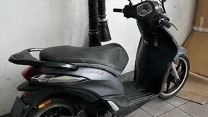 Piaggio Liberty S 50 4T (2020)  (2)