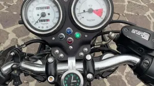 Triumph Thruxton 900 (2004 - 15)  (4)