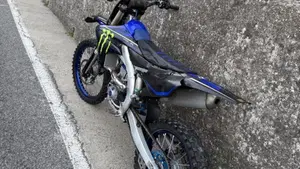 Yamaha YZ 450 F Monster Energy (2022)  (2)