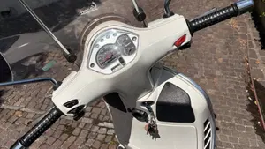 Vespa GTS 300 Super (2008 - 16)  (4)