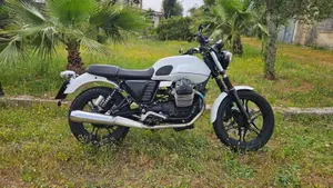 Moto Guzzi V7 Stone (2012 - 15)  (2)