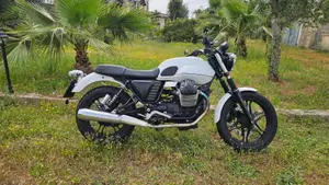 Moto Guzzi V7 Stone (2012 - 15)  (3)