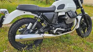 Moto Guzzi V7 Stone (2012 - 15)  (6)