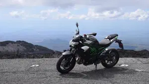 Kawasaki Z 900 (2025 - 26)  (3)