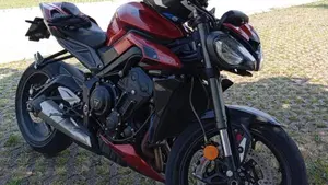 Triumph Street Triple 765 RS (2023 - 26)  (9)