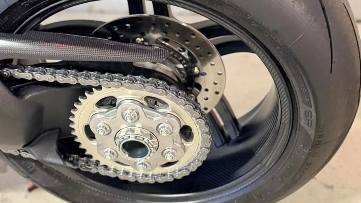 Ducati Panigale V4 1100 SP (2021)  (9)
