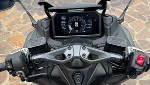 Yamaha T-Max 560 (2025 - 26)  (4)