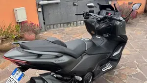 Yamaha T-Max 560 (2025 - 26)  (5)