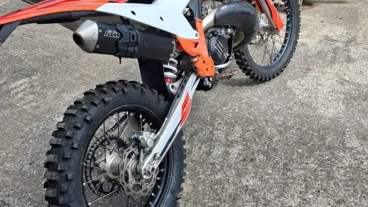 KTM 250 EXC TBI (2024)  (3)