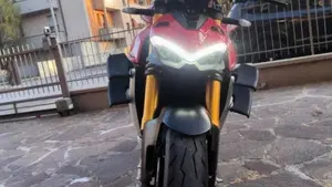 Ducati Streetfighter V4 1100 S (2021 - 22)  (3)