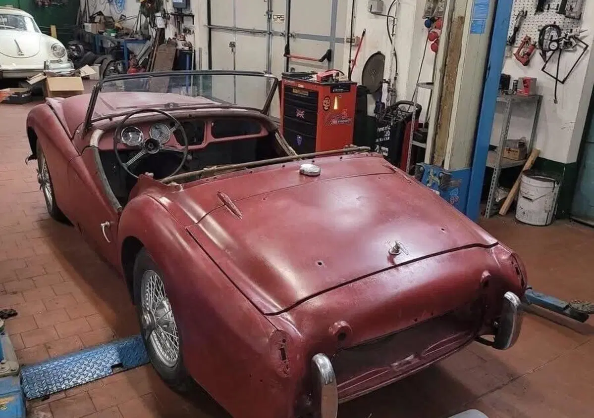 Triumph TR 3 A DA RESTAURO   (2)
