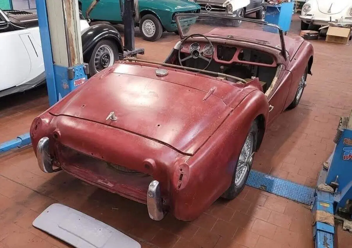 Triumph TR 3 A DA RESTAURO   (3)