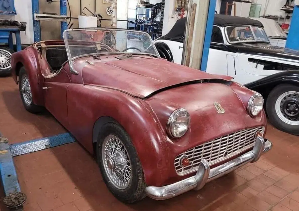 Triumph TR 3 A DA RESTAURO   (4)