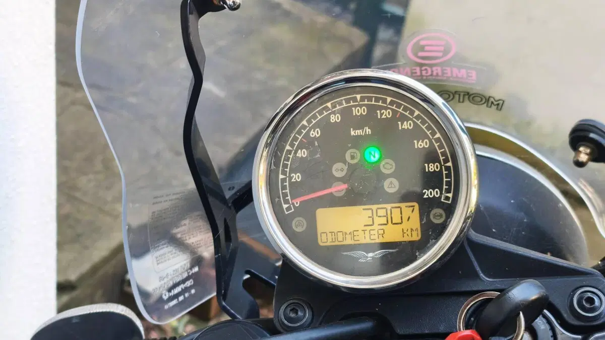 Moto Guzzi V7 III Stone (2017 - 20)  (3)