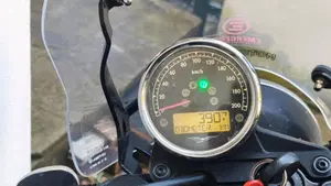 Moto Guzzi V7 III Stone (2017 - 20)  (3)