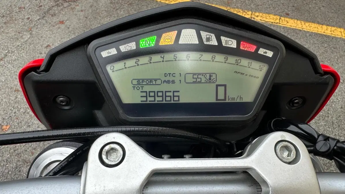 Ducati Hypermotard 821 (2013 - 15)  (7)