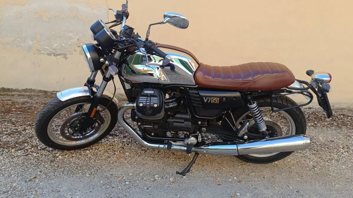 Moto Guzzi V7 III Anniversario (2017 - 18)  (11)